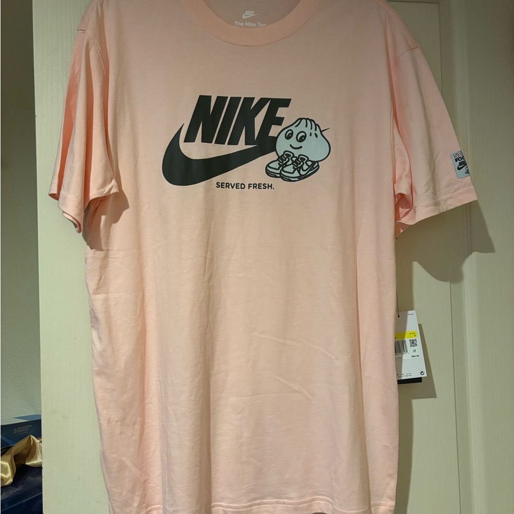 Nike Men's Light Pink Graphic Tee